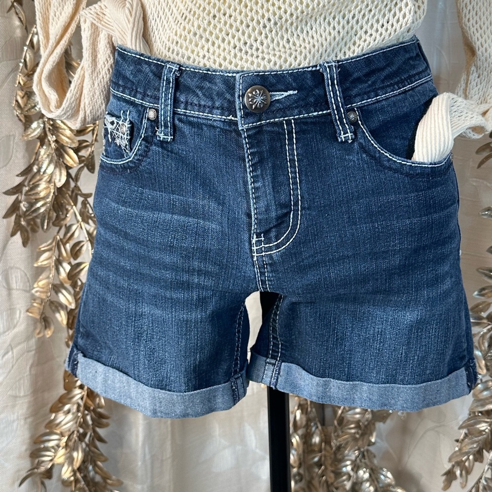Women's‎ Denim Shorts with Embroidered Pockets - Picture 4 of 11